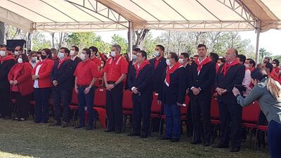 En primera línea se observa al presidente Mario Abdo Benitez, al diputado Pedro Alliana, al expresdente Horacio Cartes, entre otros.