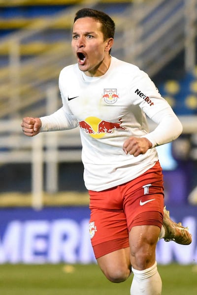 Artur, la gran figura goleadora del Bragantino. Asestó 3 de los 4 goles del team brasileño contra Rosario. (AFP)