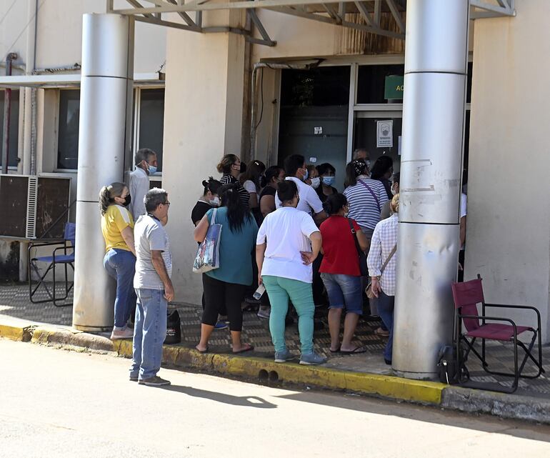 En el IPS Central los familiares de los pacientes solo pueden ver a sus seres queridos una vez al día.