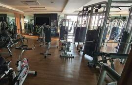 Gimnasio de la casa de Julio César Duarte Servián, quien comandaba la red desde Paraguay, según la Fiscalía tras el allanamiento del sitio.