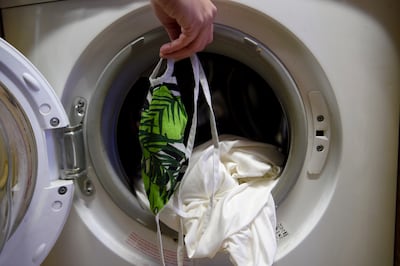 Si se lava la mascarilla hay que hacerlo a al menos 60 grados y usar detergente en polvo o en gránulos.