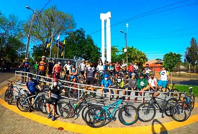 Integrantes del grupo República en Bici en uno de sus paseos anteriores hechos por la ciudad de Luque.