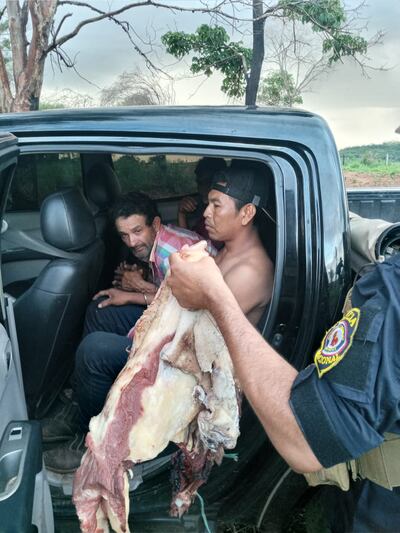 Presuntos abigeos detenidos en Piray, departamento de Amambay.