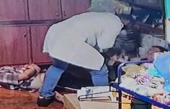 Los delincuentes maniataron a su víctimas.