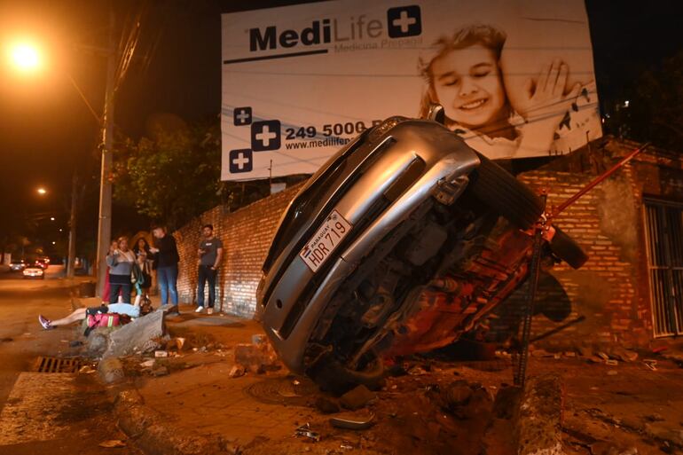 Dos vehículos protagonizaron un choque en las calles Azara y Pa'i Pérez, de Asunción.