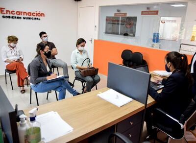 Acto de apertura de los sobres de ofertas de las empresas.