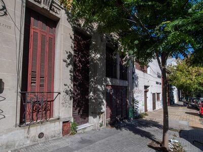 Fachada de la casa conocida como 'Cárcel del Pueblo", en un barrio de Montevideo, Uruguay. Fue un centro de detención.