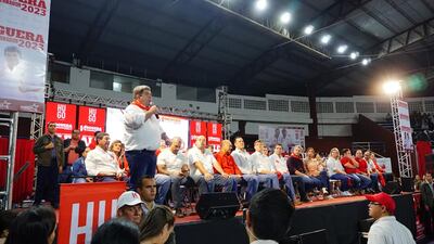 El diputado oficialista Éver Noguera lazó su precandidatura a la gobernación de Guairá con presencia del presidente Mario Abdo Benítez y el vicepresidente Hugo Velázquez, precandidato a presidente, además de diputados y senadores del Movimiento Fuerza republicana.