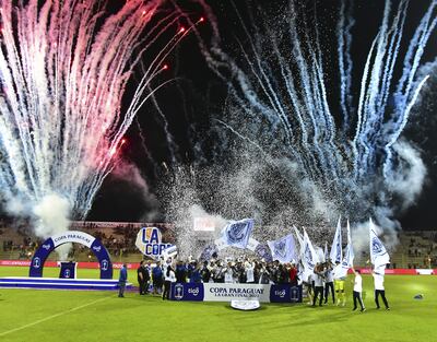Celebración de los flamantes campeones de la Copa Paraguay 2022, en la jornada de habilitación del estadio Villa Alegre, construido por la EBY y administrado por la Liga Encarnacena de Fútbol.