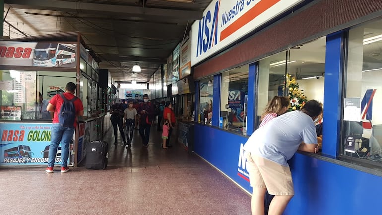 Desde el 1 de diciembre, casi 339.000 lo hicieron. La cantidad de personas que viaja al interior y que llega a la capital aumentó en los últimos días.