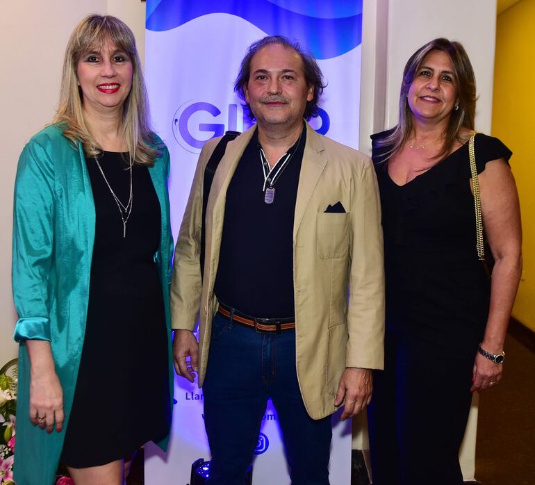 Estela García, Marcelo Rivas y María Eugenia Harrison.

