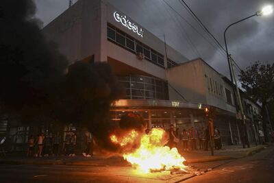 Protestas frente a las oficinas de Edesur, en Buenos Aires, el pasado 15 de marzo. (AFP/TELAM)