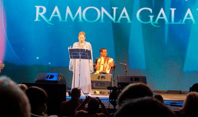 Ramona Galarza en el escenario del anfiteatro Cocomarola, durante la Fiesta Nacional del Chamamé en el 2015.