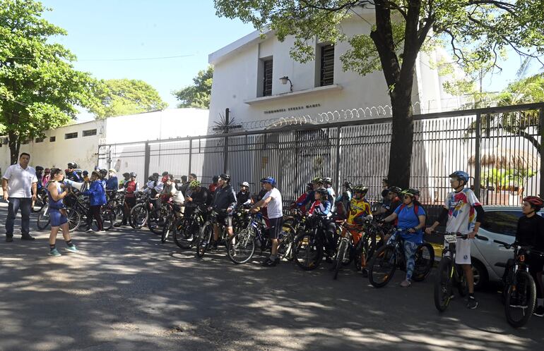 La primera parada fue en la parroquia Stella Maris, en el conocido barrio San Jerónimo.