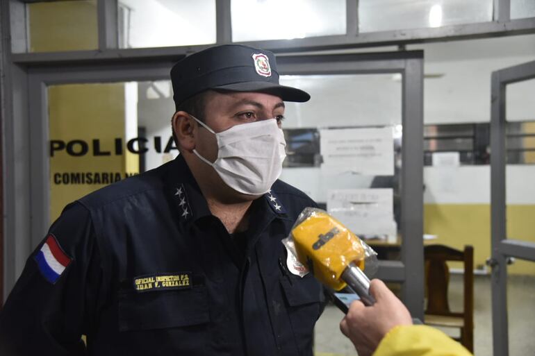 Oficial Juan González, de la comisaría 5a. Metropolitana.