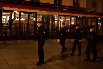 TOPSHOT - Police officers patrol, on October 17, 2020 in Paris, at the start of a curfew implemented to fight the spread of the Covid-19 pandemic caused by the novel coronavirus. - About 20 million people in the Paris region and eight other French cities were facing a 9 pm-6 am curfew from October 17, after cases surged in what has once again become one of Europe's major hotpots. (Photo by Abdulmonam EASSA / AFP)