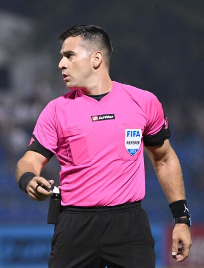 Derlis Fabián López López (35 años), árbitro debutante en el clásico paraguayo.