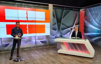 José Casañas Levi en estudios de ABC, durante el programa "En Detalles" de Enrique Vargas Peña.