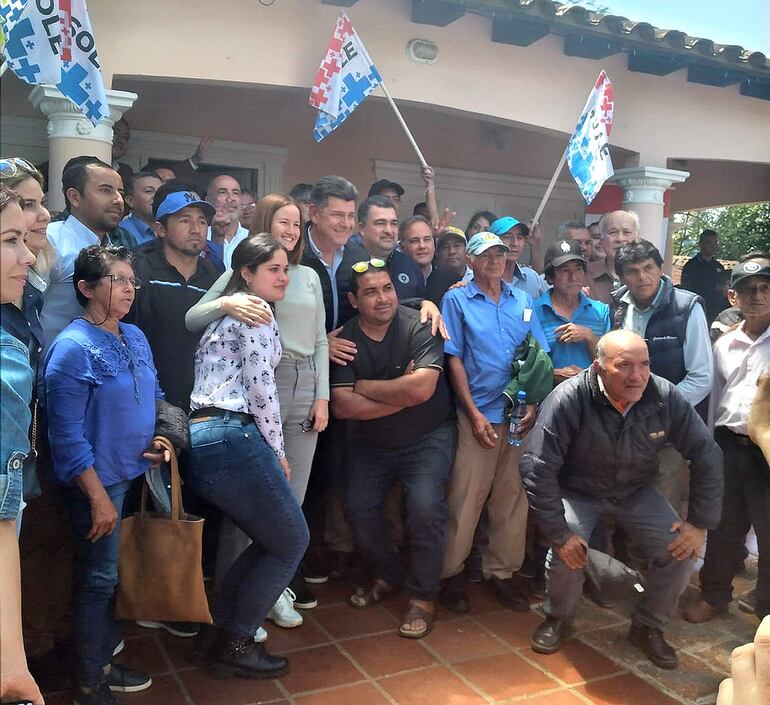 Efraín Alegre y Soledad Núñez de gira por el departamento de Paraguarí12-10-2022 14:15