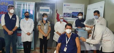 El Dr. Pablo Cabral es el primer profesional de blanco del Alto Paraná en recibir la dosis de la vacuna Sputnik V.