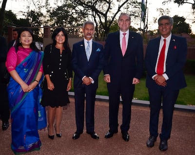 Gloria Gangte, Adriana Arza de Arriola, el ministro de Asuntos Exteriores de la India, Subrahmanyam Jaishankar, el canciller Julio Arriola y el embajador de la India en Paraguay, Yogeshwar Sangwan.