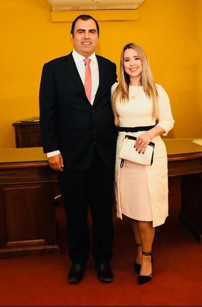 La jueza Adriana Judith Narváez Legal es esposa del candidato a senador cartista Pedro Díaz Verón.