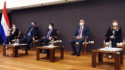 Los ministros Liz Cramer y Benigno López; el vicepresidente, Hugo Velázquez; los ministros Julio Mazzoleni y Carla Bacigalupo (i a d).