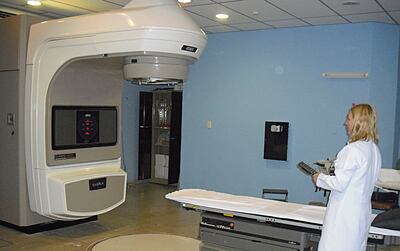 El respuesto del acelerador lineal del Incan, el único del país, aún no arribó al país.