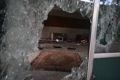 Destrozos en la sede del Tribunal Supremo después de las protestas del pasado domingo, en Brasilia (Brasil). Cristales rotos, estatuas destruidas, muebles destrozados o carbonizados: ese es el panorama que todavía se ve este martes en la sede del Tribunal Supremo de Brasil, el edificio público que quedó peor parado en el ataque de los bolsonaristas del pasado domingo.