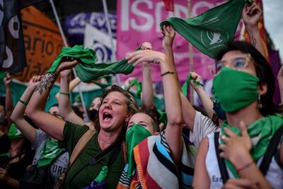 Manifestantes celebran la aprobación del proyecto de Ley de Aborto en la Cámara de Diputados de Argentina, el pasado jueves en Buenos Aires.