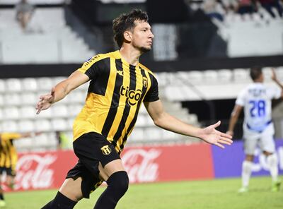 Enrique Borja, delantero de Guaraní celebra el tanto que anotó contra Sportivo Ameliano en el estadio Manuel Ferreira por la Primera Fase de la Copa Sudamericana.