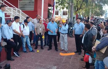 "Nuestra labor es insalubre, trabajamos con insecticidas expuestos a problemas de salud", dijo Marcial Báez.