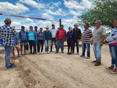 Los pobladores de María Auxiliadora en el distrito de Fuerte Olimpo, llevan más 72 horas de corte de luz de la ANDE, por lo que decidieron manifestarse esta mañana.