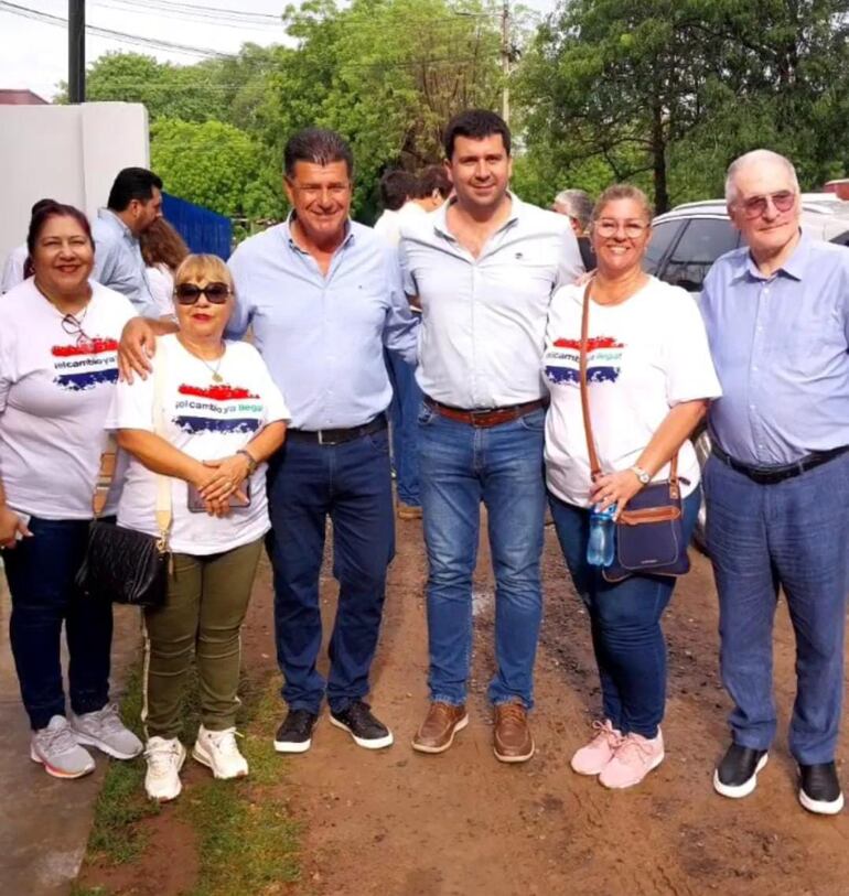 El presidenciable por la Concertación, Efraín Alegre junto a su excontrincante, el diputado Sebastián Villarejo (PPQ) trabajando juntos por la candidatura en Boquerón.