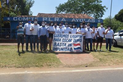 Dirigentes liberales de Ayolas en una foto hecha este domingo 18 de octubre de 2020.