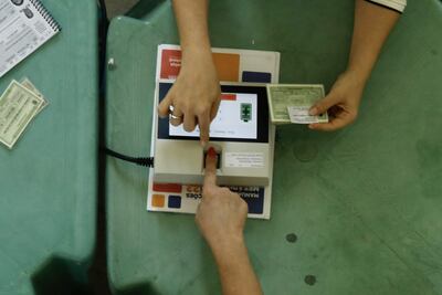 Voto de un ciudadano en la ciudad de Fortaleza, Ceará, nordeste de Brasil. (EFE, archivo)
