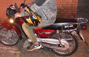 Diego Armando Melgarejo Duarte (26) y Maximiliano Riveros González (25) robaron una motocicleta munidos de arma blanca.
