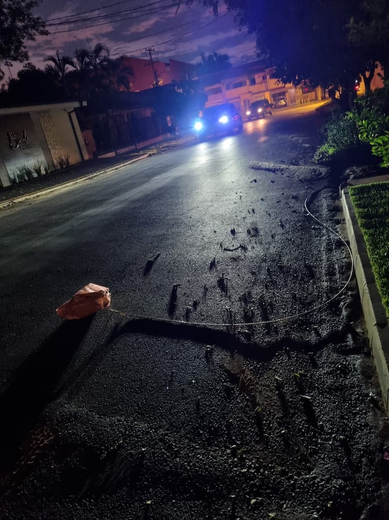 Los vecinos de las calles Ramos Alfaro casi Sol Naciente, zona Confederación Sudamericana de Fútbol están con un apagón.