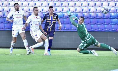 Nacional y Trinidense, un choque en el Defensores del Chaco.