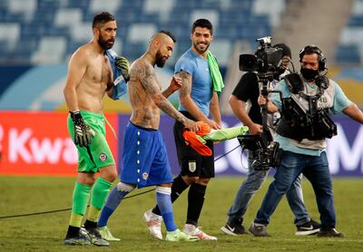 Claudio Bravo y Arturo Vidal dejaron atrás sus diferencias.