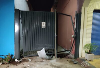 El accidente se registró en el Tercer Barrio de Luque, llamado La Encarnación, sobre la calle Las Residentas. El accidente se registró en el Tercer Barrio de Luque, llamado La Encarnación, sobre la calle Las Residentas. El conductor fue identificado como José Félix González Villalba, de 32 años quien dio negativo al alcotest.