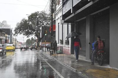 Todos nos abrigamos este 10 de octubre ante el sorpresivo fresco acompañado de lluvias.