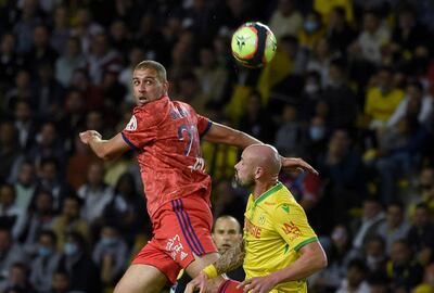 Islam Slimani, jugador del Lyon de Francia, marcó ayer cuatro goles para la victoria de Argelia, que goleó de local 8-0 a  Yibuti por la Eliminatoria  de África.