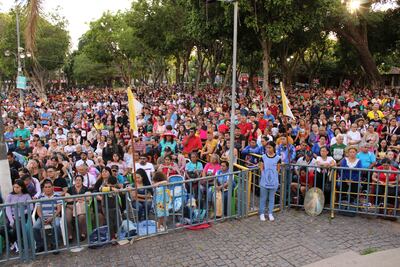 Cientos de fieles acudieron en la explanada de la Basílica de Caacupé.