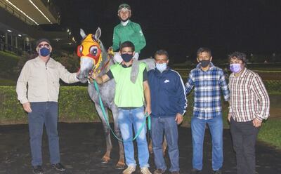 El tordo Money llevó alegría a la caballeriza Don Honorio.