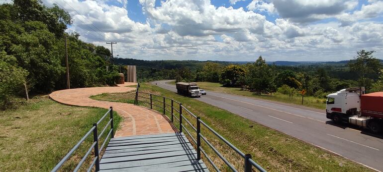 Hermosa vista desde el mirador del portal de entrada a la ciudad de Capitán Miranda, sobre la ruta PY06.