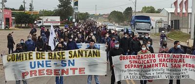 Los docentes se concentraron en San Estanislao.