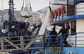 Los equipos de salvamento marítimo socorrieron a 367 inmigrantes que viajaban en siete embarcaciones precarias, conocidas como pateras, en aguas de la isla española de Lanzarote, en el archipiélago atlántico de Canarias, entre ellas una embarazada y un niño que se encuentra en estado crítico.