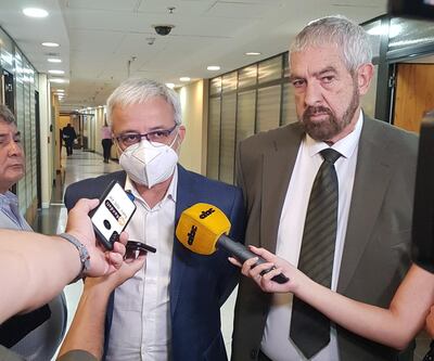 Los sendores Jorge Querey y Miguel Rodríguez (FG), antes del inicio de la sesión de este martes.