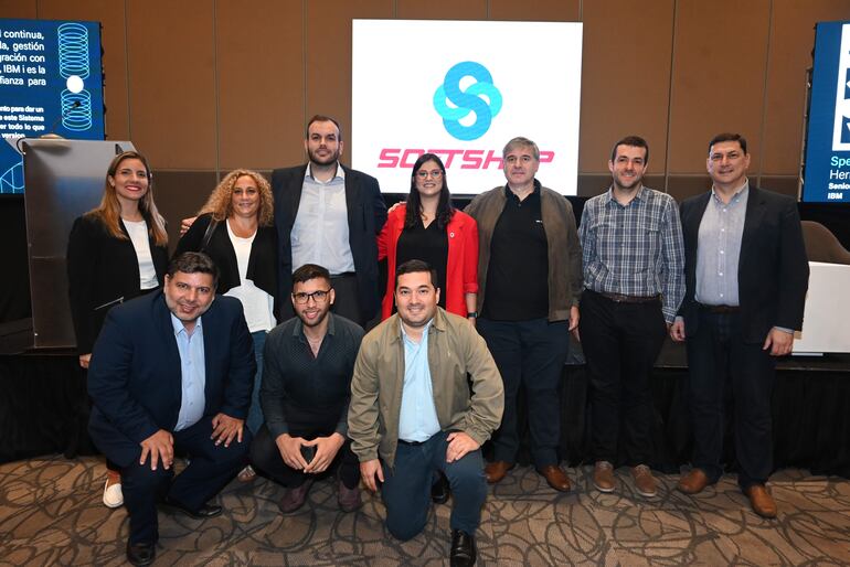 Profesionales de ShoftShop S.A. conmemoraron los 35 años de IBM i.